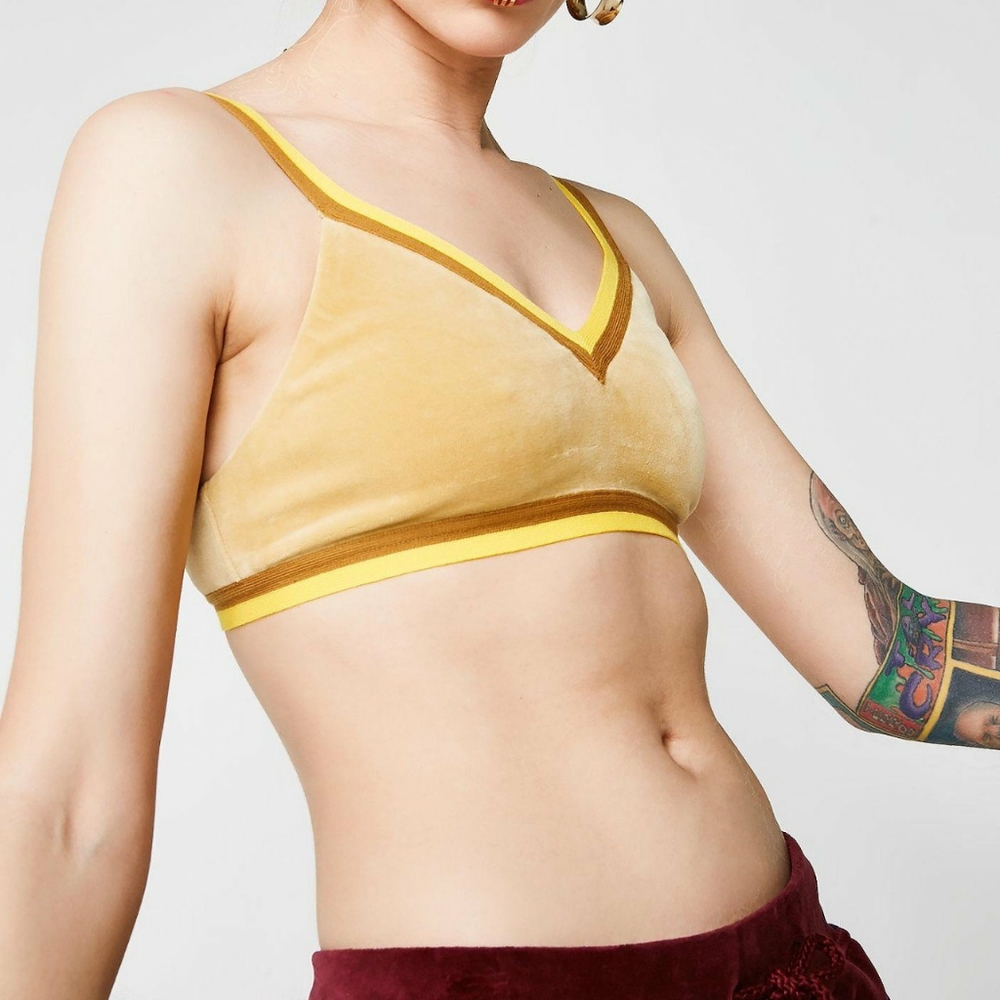 FENTY x PUMA F/W '17 velour bra/crop 💛